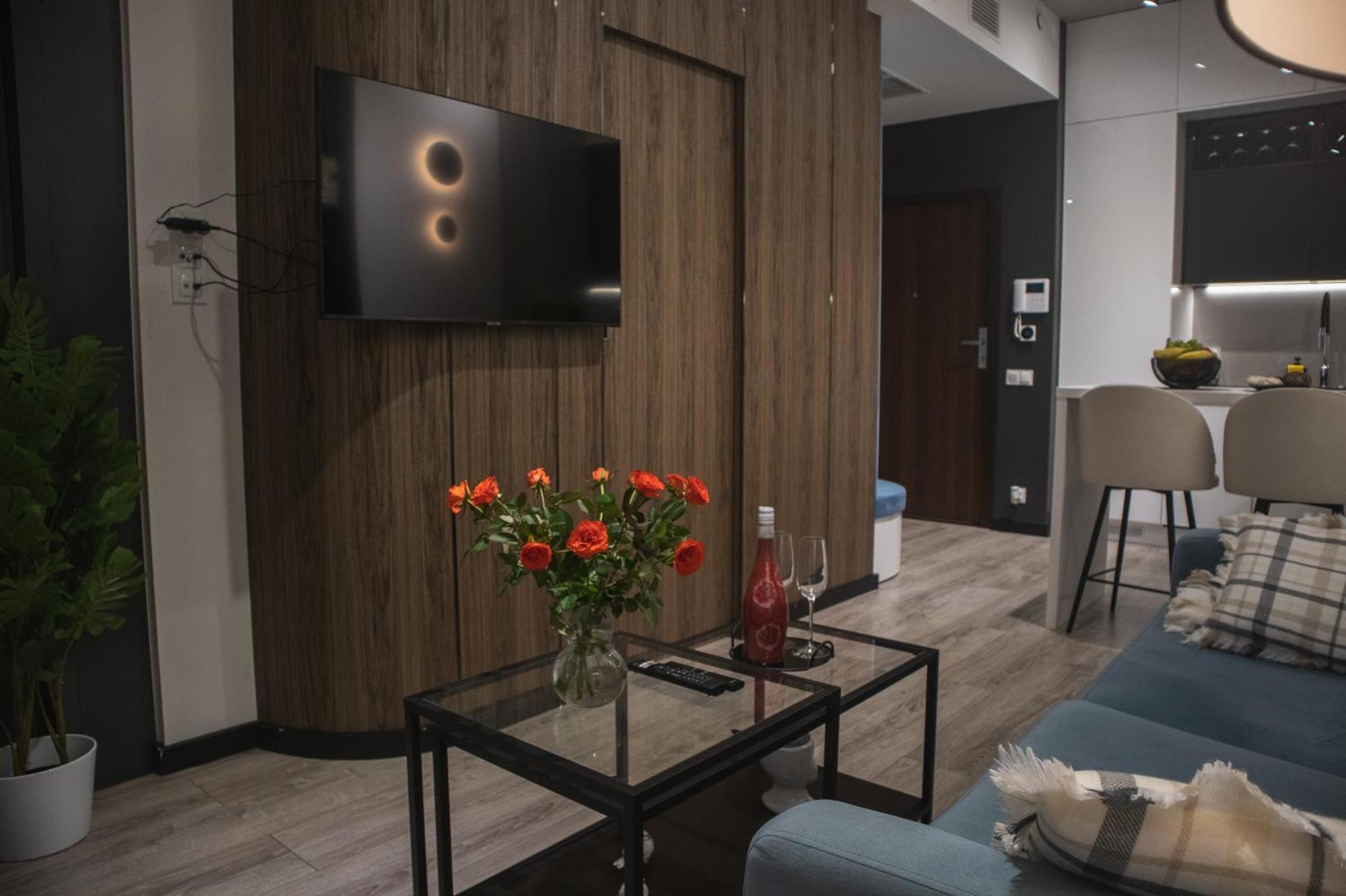 Hanza Tower - Blue Heaven - Pool, Sauna, Sunset View Apartment *